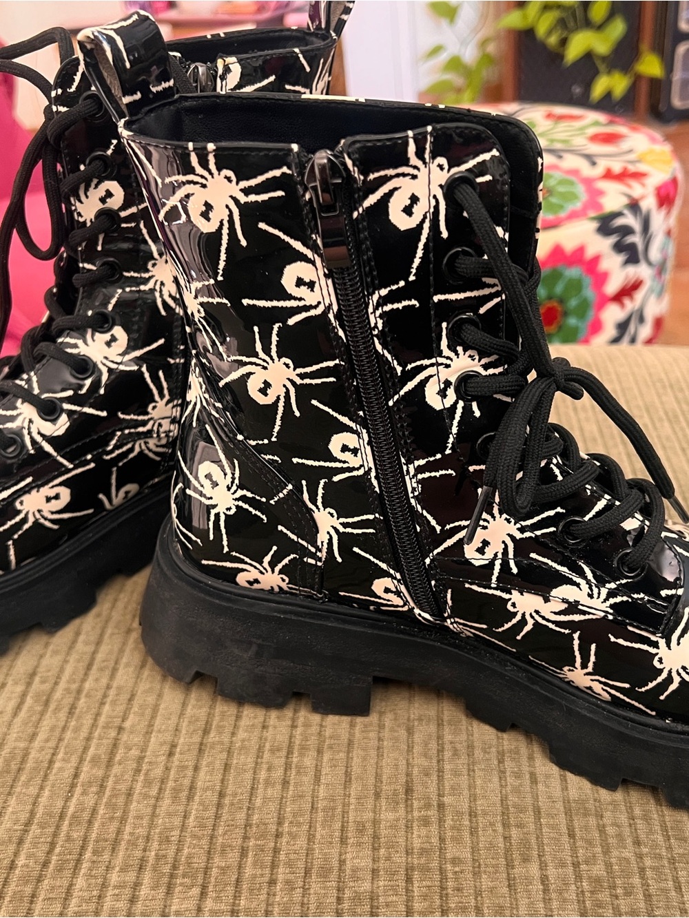 Betsey Johnson Black Spider Print Combat Boots Size 10 New! - Picture 4 of 10